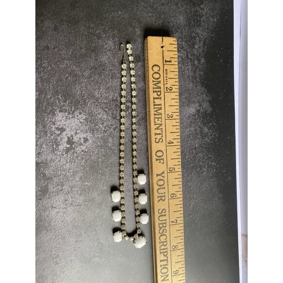 Vintage Kramer Necklace White Milk Glass & Rhinestones Not Signed - Picture 6 of 6